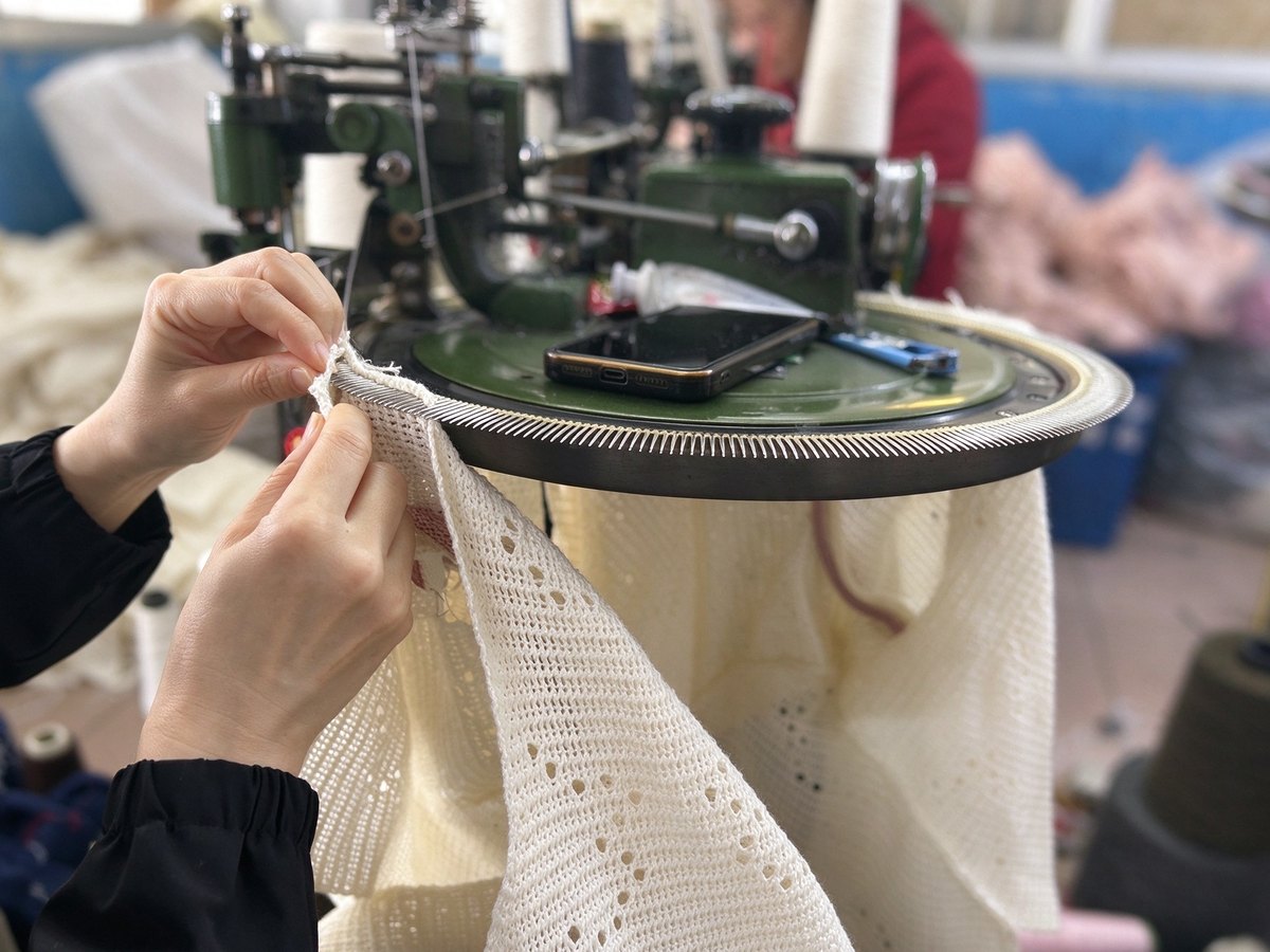 Linking — knitted panels joined at the seams